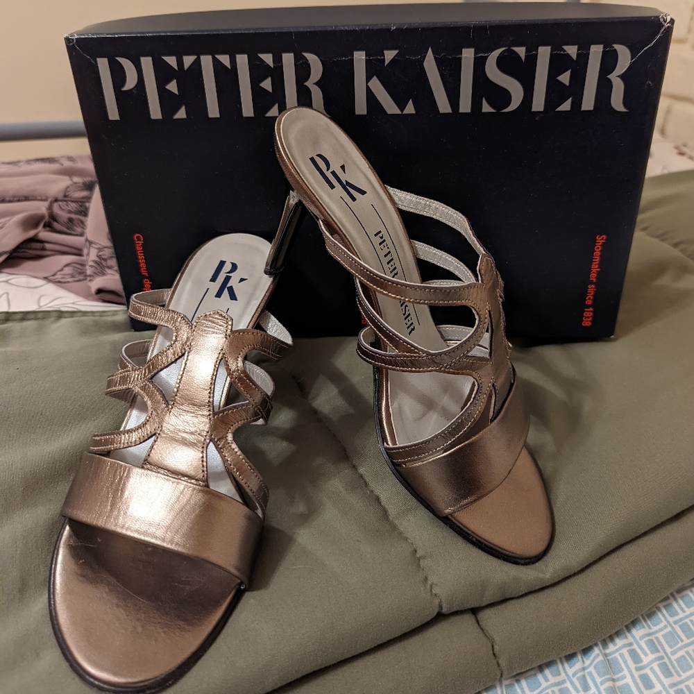 Peter Kaiser Size 6 Bronze Heels